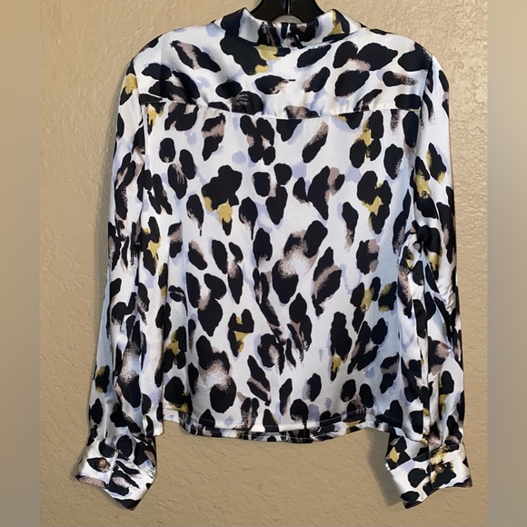 New leopard print button up blouse - Picture 5 of 7